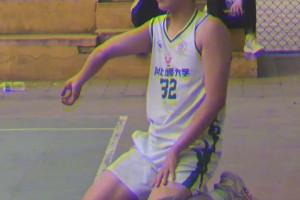 哥們真男人，手都這樣了還能如此平靜??